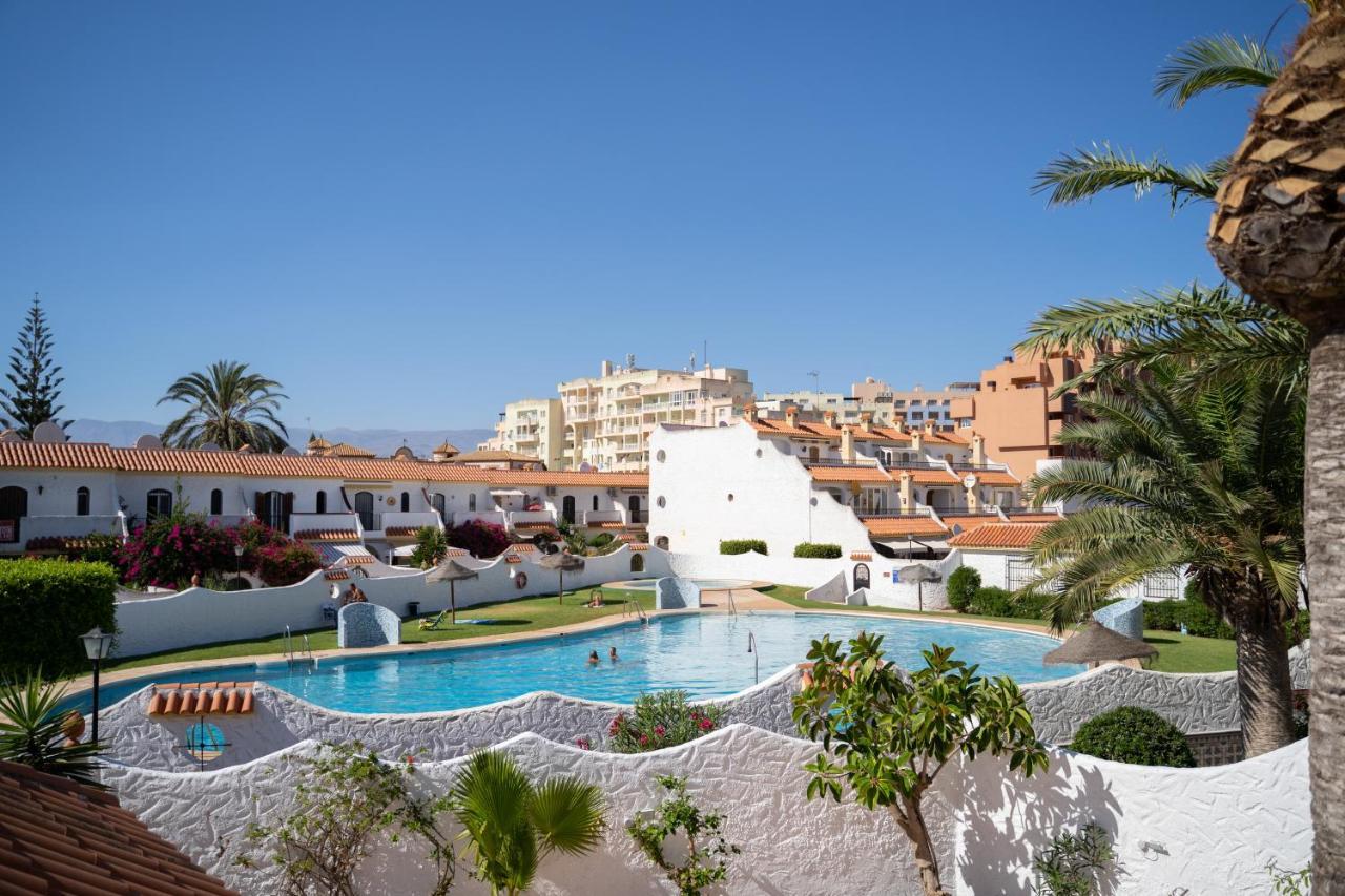 Villa Ohana Roquetas de Mar Exteriör bild